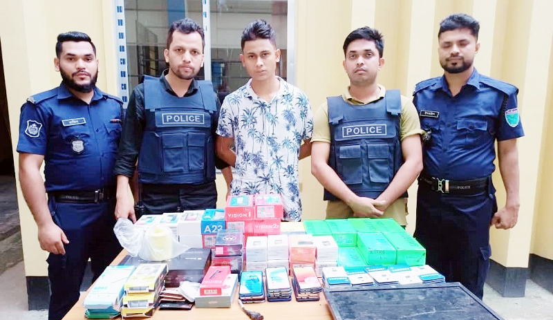 বিয়ানীবাজারে সাড়ে ৪ লাখ টাকা মূল্যমানের মোবাইল উদ্ধার, যুবক গ্রেপ্তার