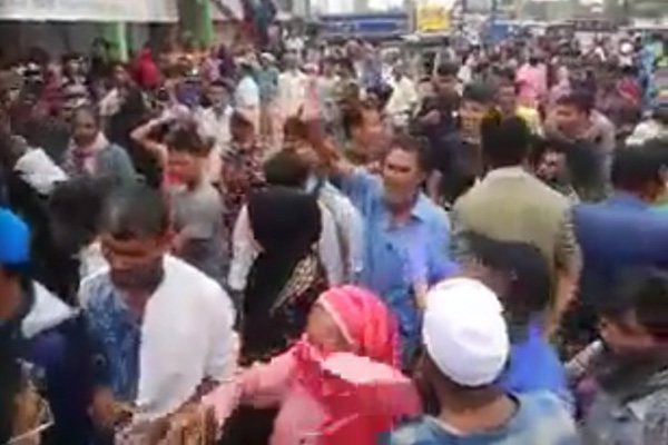 কোম্পানীগঞ্জে ত্রাণ প্রত্যাশীদের হট্টগোল, পুলিশের সাথে হাতাহাতি