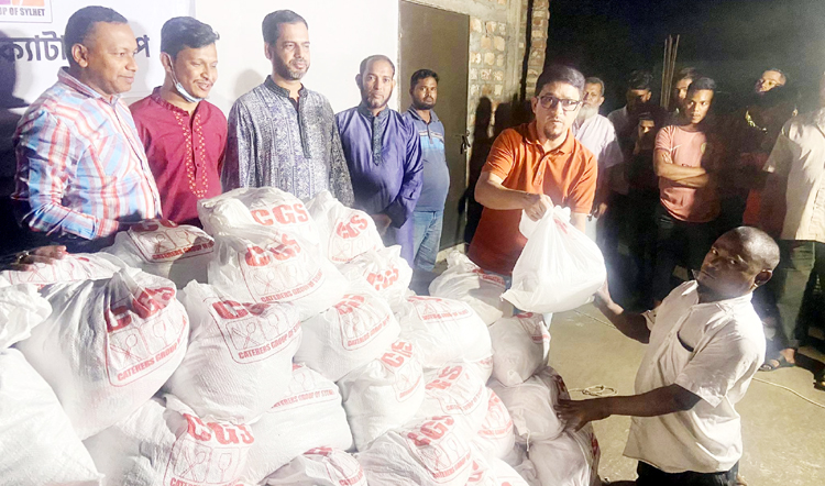 নগরীতে ‘সিলেট ক্যাটারাস গ্রুপ’র ঈদ সামগ্রী বিতরণ