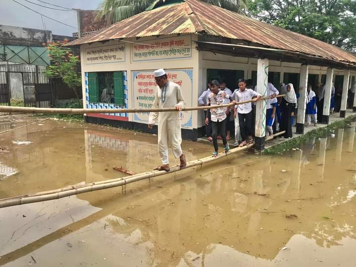 বন্যার পরিস্থিতি ভয়াবহ, বিশ্বনাথে হু-হু করে ঢুকছে পানি