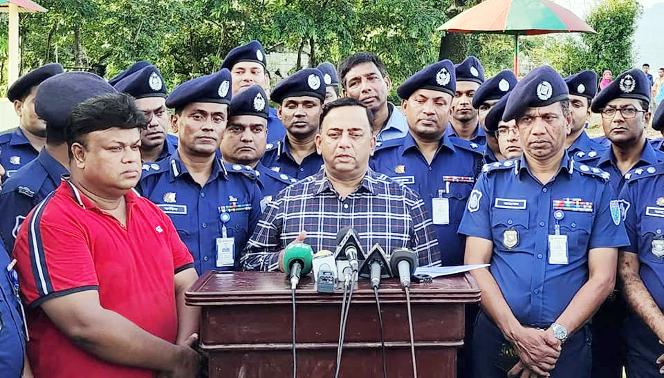 পুলিশ বন্যার্ত মানুষের পাশে আছে : আইজিপি