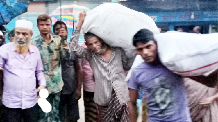 তারেক রহমানের নির্দেশে গোয়াইনঘাটে বন্যার্তদের পাশে আছি : হাকিম চৌধুরী