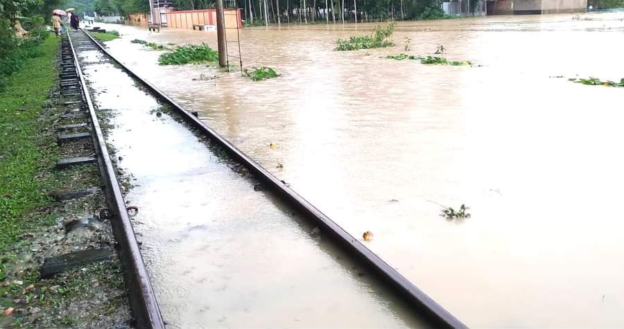 বিশ্বনাথে ১ মাসের ব্যবধানে চার ইউনিয়ন ফের বন্যা : রেল ও যান চলাচল বন্ধ
