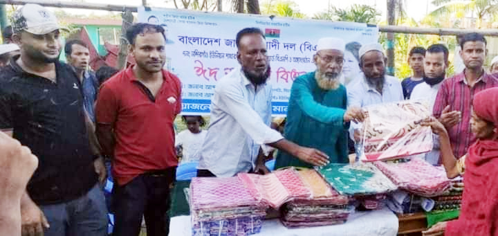 গোয়াইনঘাটে বন্যায় ক্ষতিগ্রস্তদের মাঝে হাকিম চৌধুরীর ঈদ উপহার বিতরণ