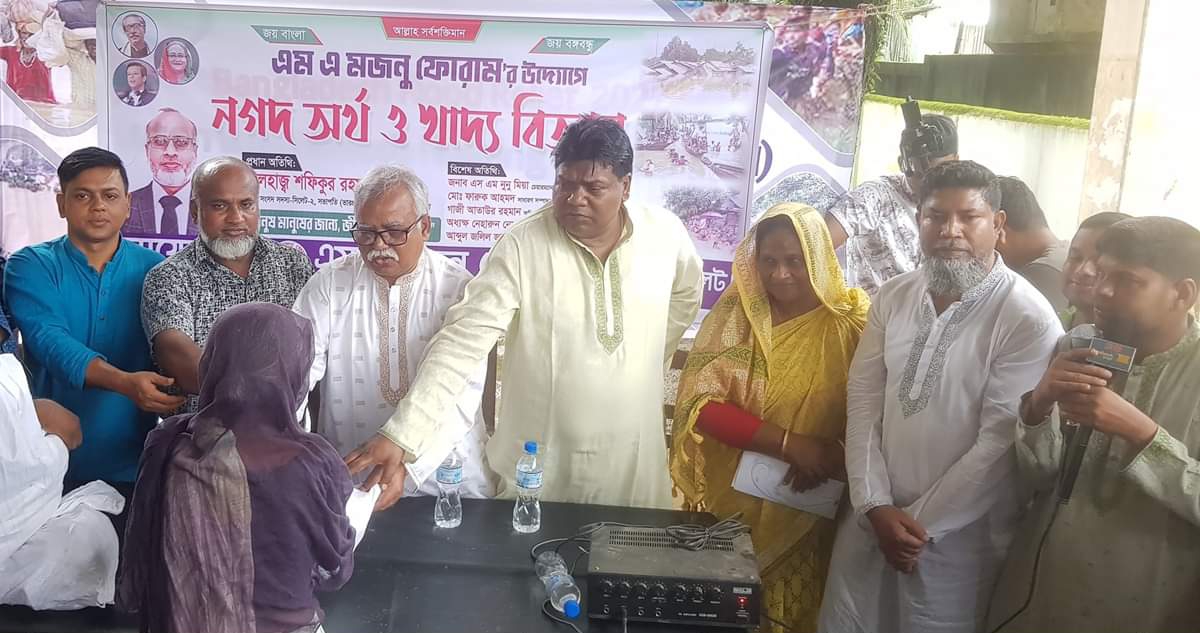 বিশ্বনাথে মজনু ফোরামের নগদ অর্থ ও খাদ্যসামগ্রী বিতরণ করলেন শফিক চৌধুরী