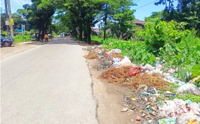 পশুর বর্জ্য ১২ ঘণ্টায় অপসারণের দাবি করলেও এখনও পড়ে রয়েছে পশুর বর্জ্য!