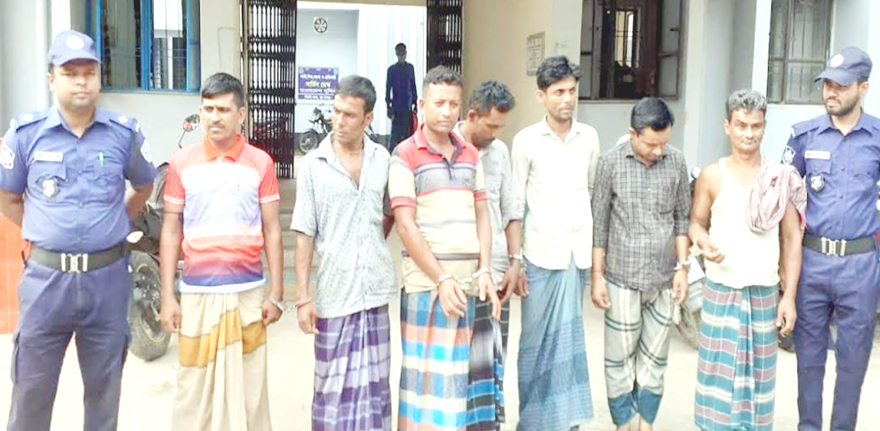 দিরাইয়ে জুয়ার আসর থেকে পুলিশের খাঁচায় চরনারচর ইউপি সদস্যসহ ৭