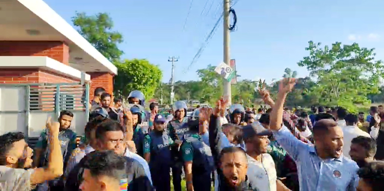 শোক সভায় এমপি হাবিব ও আসম মিসবাহ সমর্থকদের মাঝে তুমুল উত্তেজনা