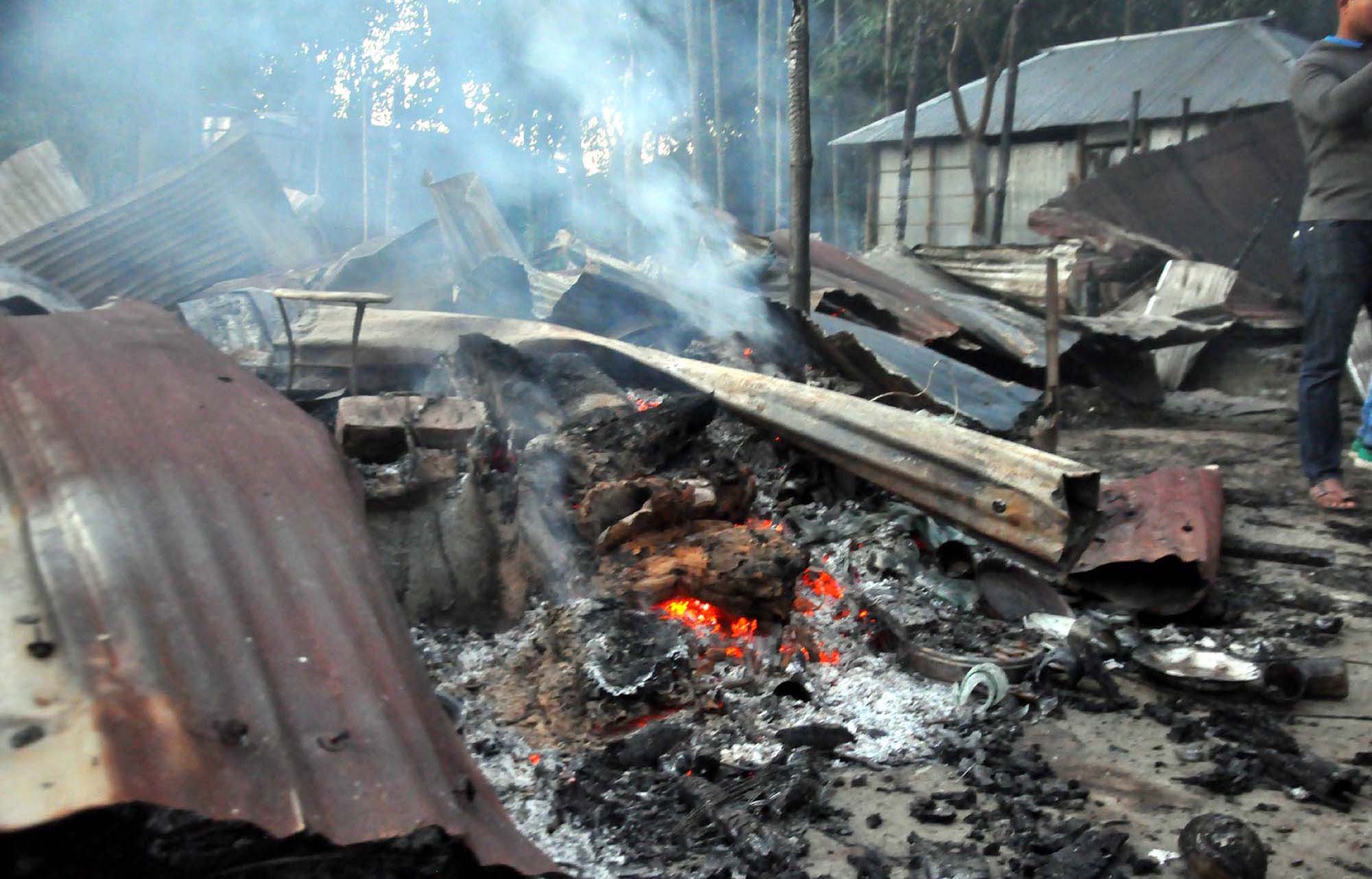 কুলাউড়ার বেরকুড়ি গ্রামের শাহাব উদ্দিনের বাড়িতে সন্ত্রাসী হামলা ও অগ্নিসংযোগ, নিহত ১