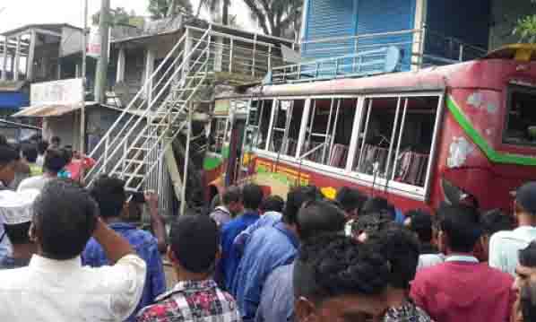 জকিগঞ্জে বাস চাপায় কলেজ শিক্ষার্থী নিহত