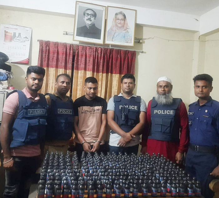 বিয়ানীবাজারে ২৩৬ বোতল ফেনসিডিল উদ্ধার, মোটরসাইকেলসহ যুবক আটক