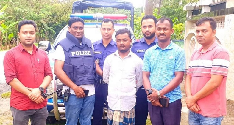 জকিগঞ্জে বাস চাপায় কলেজছাত্রীর মৃত্যু : চালক ও হেলপার গ্রেফতার