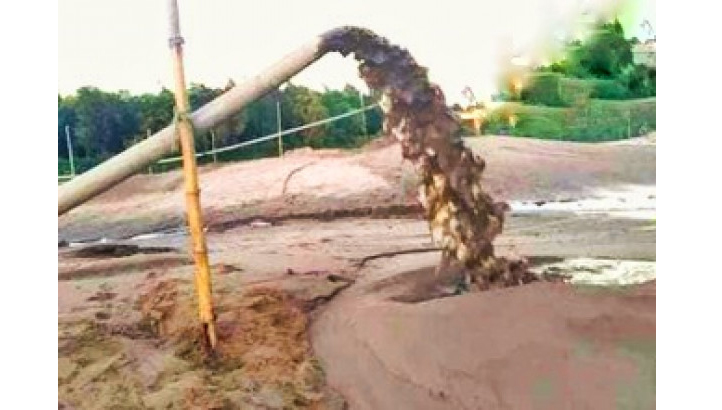 চুনারুঘাটে অবৈধভাবে বালু উত্তোলন