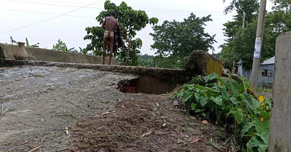 ওসমানীনগরে বুড়িগঙ্গার পেটে চলে যাচ্ছে সড়ক!