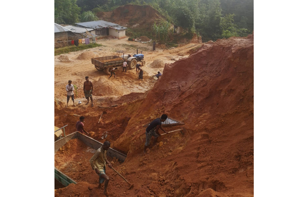 টিলা কাটার মামলায় পরিবেশ অধিদপ্তরের ঢিলেমি: অভিযোগপত্র নেই ২৮ মাসেও!