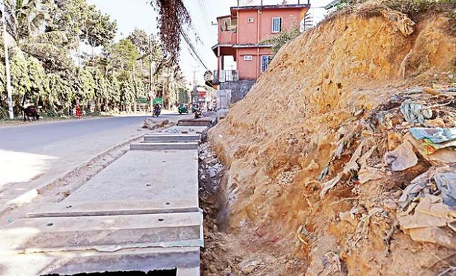 টিলা কেটে সিসিকের নালা নির্মাণ!