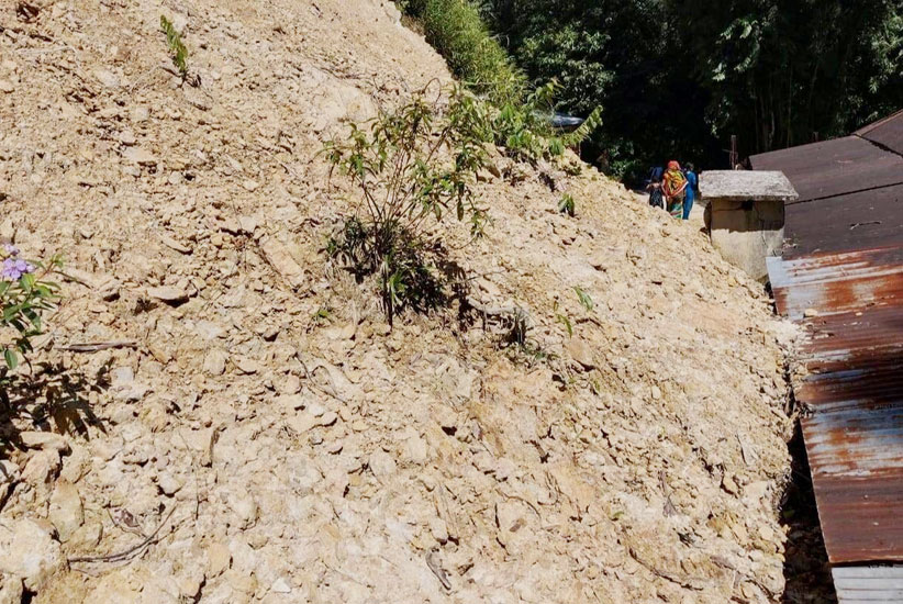 জৈন্তাপুরে টিলা ধ্বসের শঙ্কায় ঘরছাড়া তিন কুমোর পরিবার