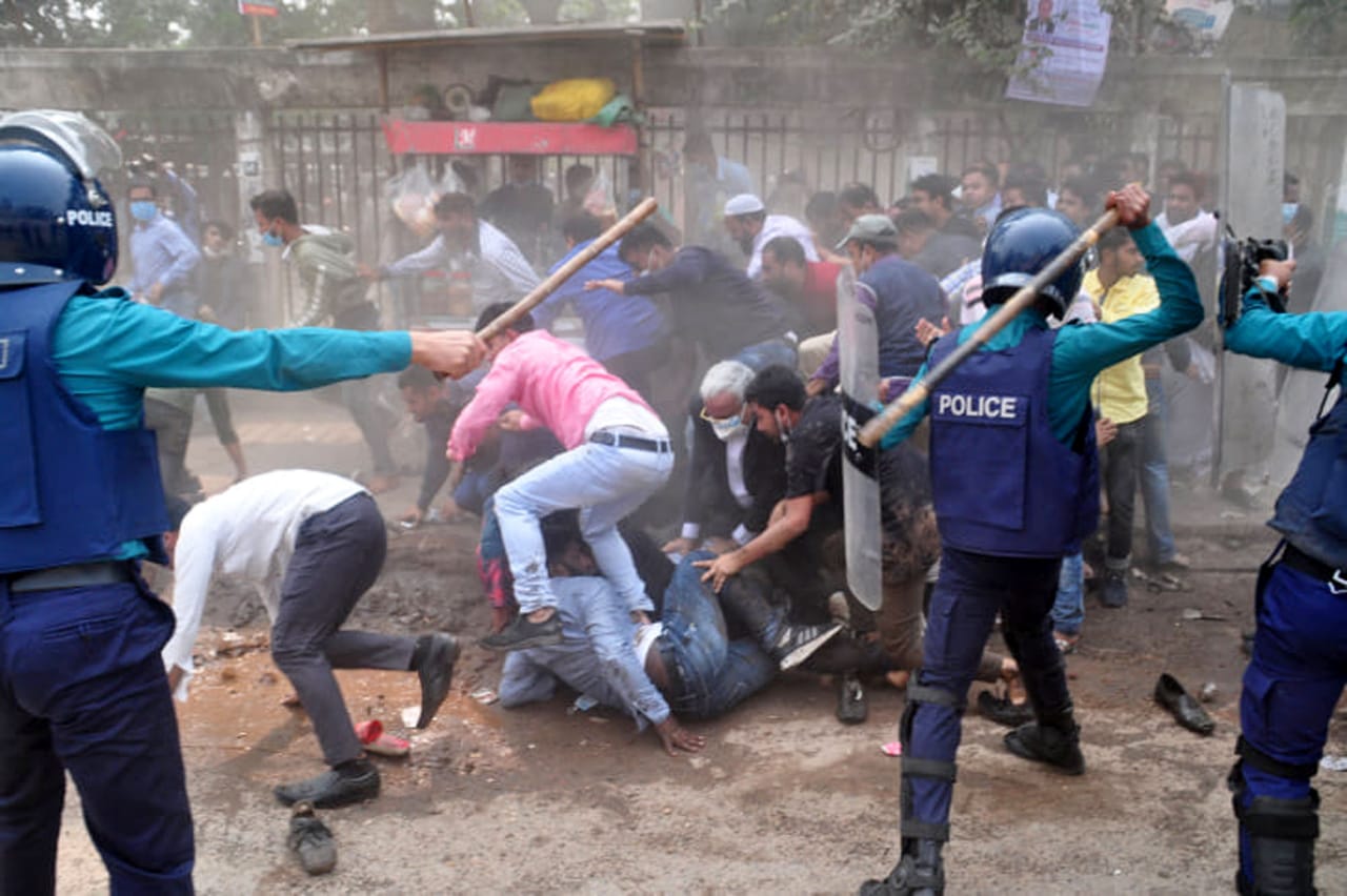 ছাতকে বিএনপি, আওয়ামীলীগ ও পুলিশের ত্রিমুখী সংঘর্ষে ৩ পুলিশসহ আহত ১৫