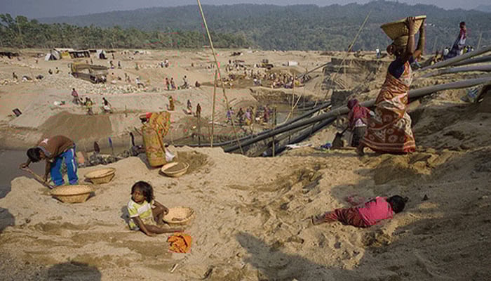 সিদ্ধান্তের অপেক্ষায় সিলেটের লাখ লাখ পাথর শ্রমিক