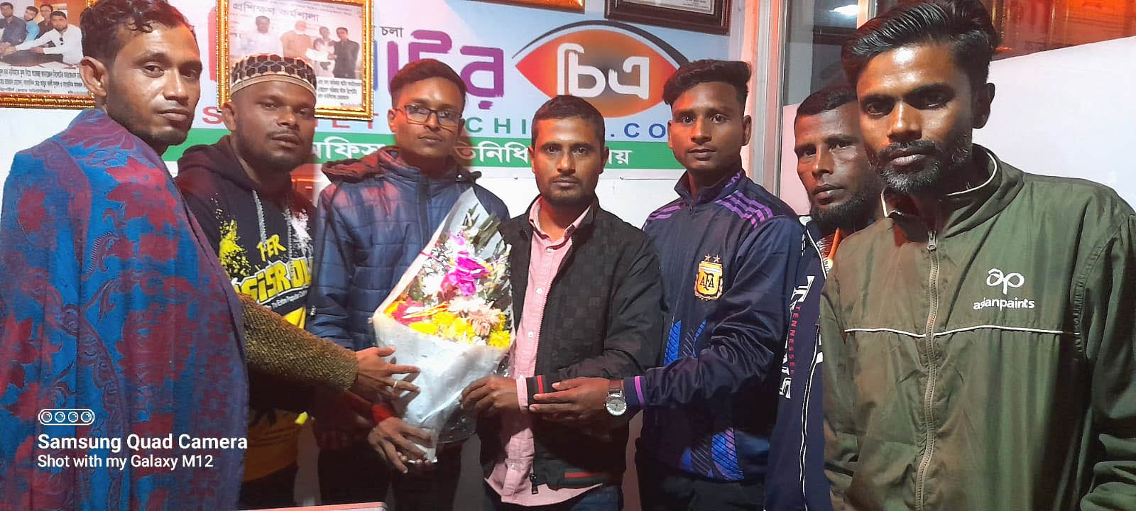 যুবদল নেতা শেখ সালামকে পিরের বাজার ইউনিটের ফুলেল শুভেচ্ছা