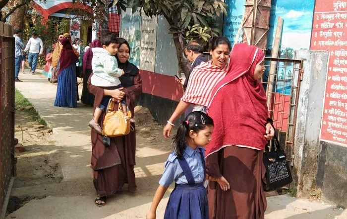 সুনামগঞ্জে পাঁচ উপজেলায় বই নেই : খালি হাতে বাড়ি ফিরল শিক্ষার্থীরা