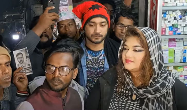 গভীর রাতে হিরো আলমের সঙ্গে ভোট চাইলেন নায়িকা মুনমুন
