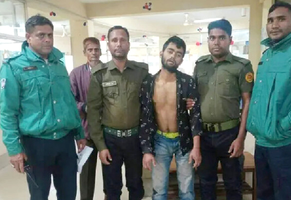 ব্যাংকে চুরি করতে গিয়ে হাতেনাতে চোর আটক