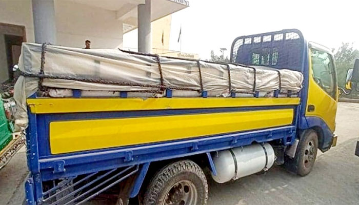 ভারতীয় চিনিভর্তি পিকআপ জব্দ, চালক গ্রেপ্তার