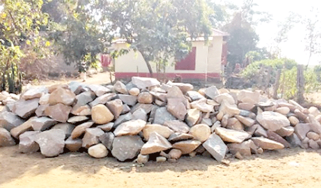 শ্রীপুরে অভিনব কায়দায় পাথর উত্তোলন: রাজস্ব হারাচ্ছে সরকার!