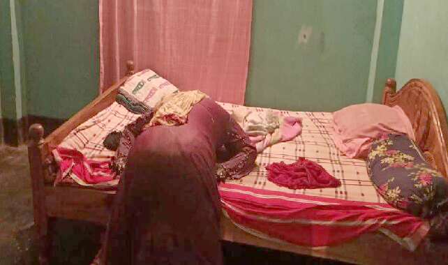 দাসপাড়ায় বাসার ভেতর যুবকের অর্ধগলিত লাশ