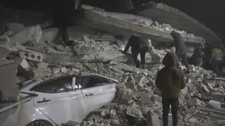 তুরস্ক ও সিরিয়ায় শক্তিশালী ভূমিকম্পে ধসে পড়েছে কয়েকশ ভবন