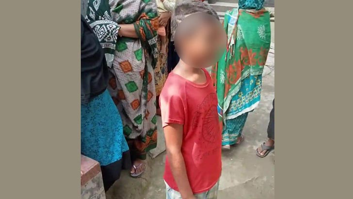 মাদ্রাসার ৩ শিশু শিক্ষার্থীকে পিটিয়ে প্রকাশ্যে চুল কাটলেন মেয়র