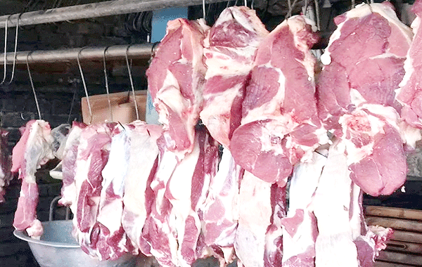 সিলেটে অতিরিক্ত দামে মাংস বিক্রির অভিযোগ!