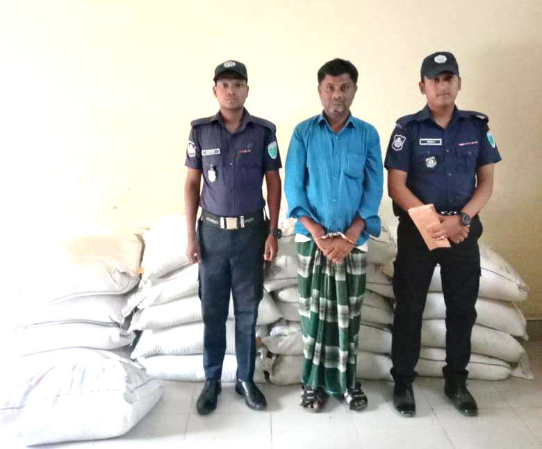দোয়ারাবাজারে ভারতীয় চিনিসহ চোরাকারবারী আটক