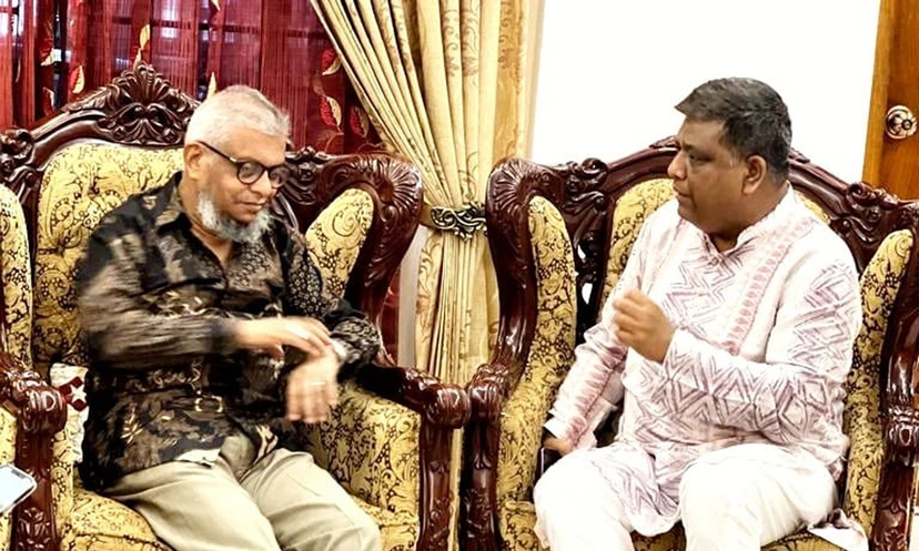 হঠাৎ আরিফের বাসায় আনোয়ারুজ্জামান, চাইলেন দোয়া