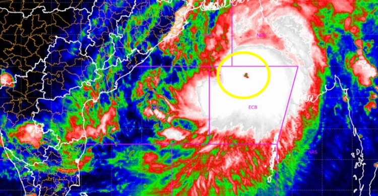 শক্তিশালী হয়ে উপকূলের দিকে ধেয়ে আসছে ‘মোখা’