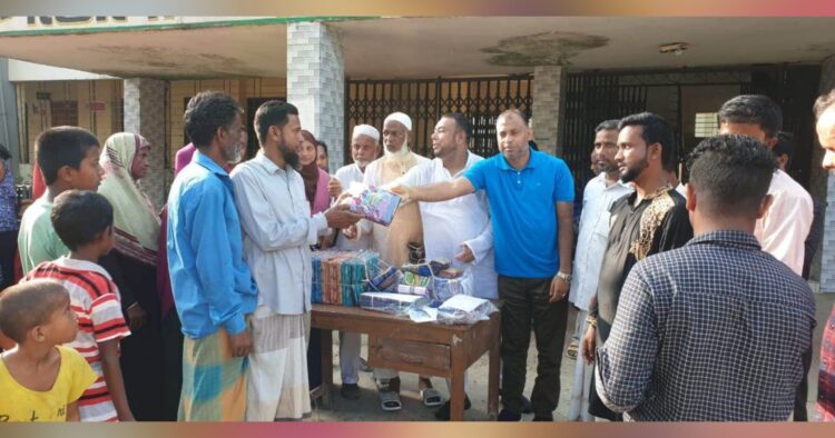 কোম্পানীগঞ্জ উপজেলায় গোলাপ মিয়া’র শাড়ী ও লুঙ্গি বিতরণ