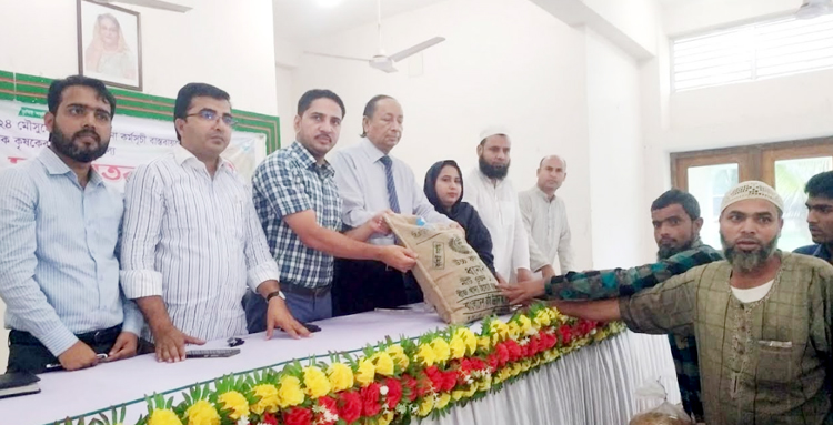 কানাইঘাটে বিনামূল্যে কৃষকদের মাঝে আমন ধানের বীজ ও সার বিতরণ