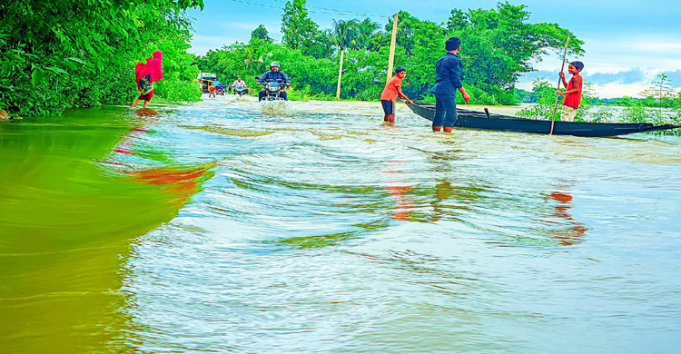 ভারতীয় ঢলে তলিয়ে গেছে সুনামগঞ্জ-তাহিরপুর সড়ক : ভোগান্তিতে ৫০ হাজার মানুষ