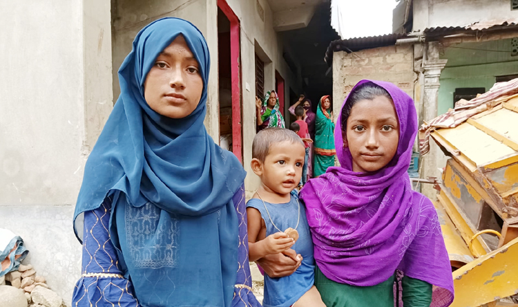 সিলেটে যৌতুকের জন্য মাকে হত্যা : কান্না থামছে না ৩ কন্যা সন্তানের