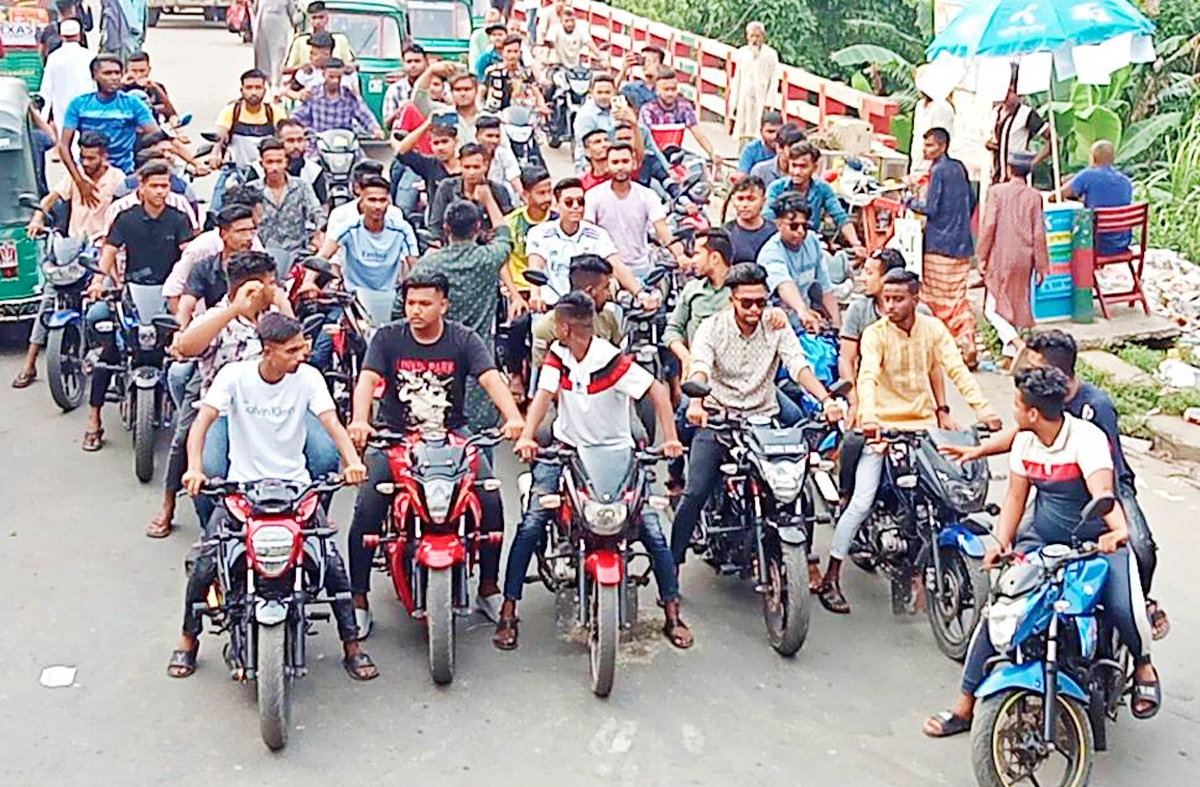 বিশ্বনাথে আ’লীগের বর্ধিত সভা সফলের লক্ষে ছাত্রলীগের মোটর সাইকেল শো-ডাউন