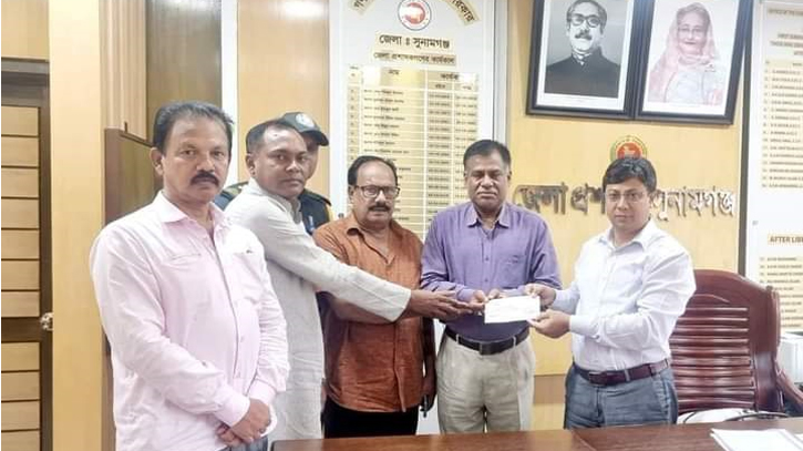 সুনামগঞ্জ জেলা কারাগারে মশা নিধনে সেলিমের স্প্রে মেশিন উপহার