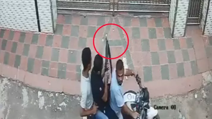 কাউন্সিলর প্রার্থীর বাড়ির সামনে সশস্ত্র যুবক, নির্বাচন কমিশনে অভিযোগ