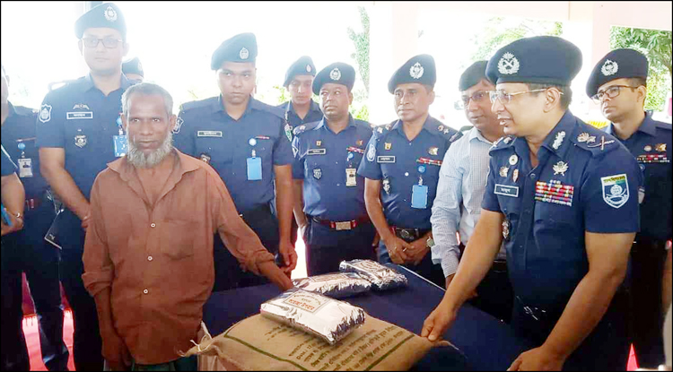 সাংবাদিকদের বিষয়ে প্রধানমন্ত্রী সংবেদনশীল ও সহানুভূতিশীল : আইজিপি আব্দুল্লাহ আল মামুন