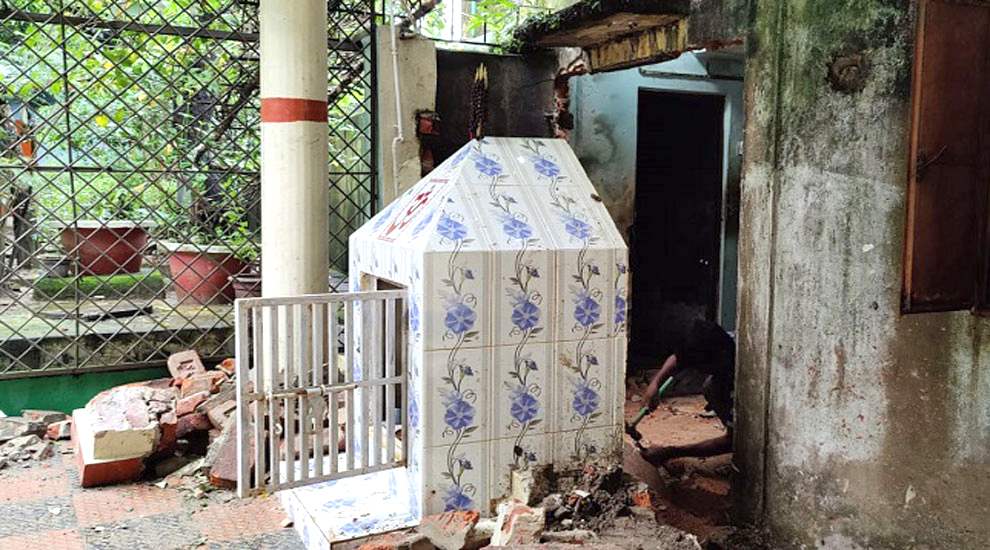 সিসিকের বিরুদ্ধে মন্দিরের সীমানা প্রাচীর ভাঙার অভিযোগ