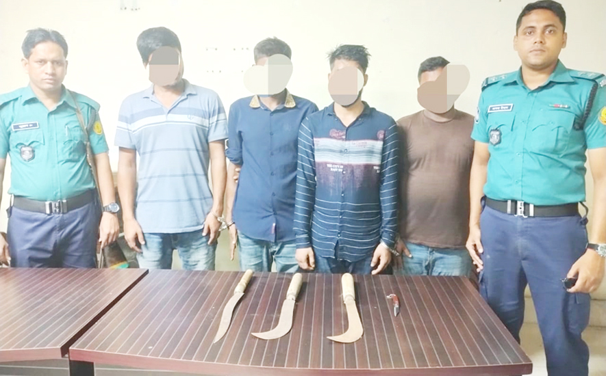 সিলেটে অস্ত্রসহ ৪ ডাকাত গ্রেফতার