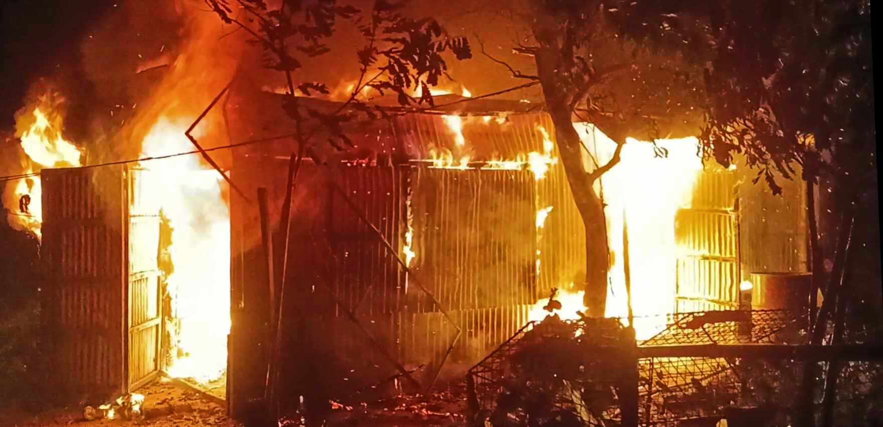 জাফলংয়ে ভয়াবহ অগ্নিকাণ্ডে দগ্ধ হয়ে মা-মেয়ের মৃত্যু