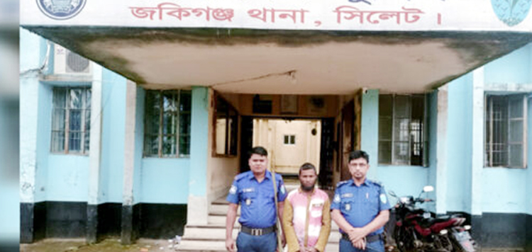 জকিগঞ্জ থানা পুলিশের হাতে সাড়ে ৪ হাজার কেজি চোরাই চিনিসহ আটক ১