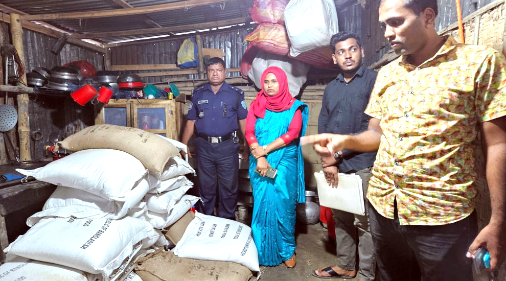 রান্না ঘর থেকে সরকারি ১৩৫ বস্তা চাল জব্দ