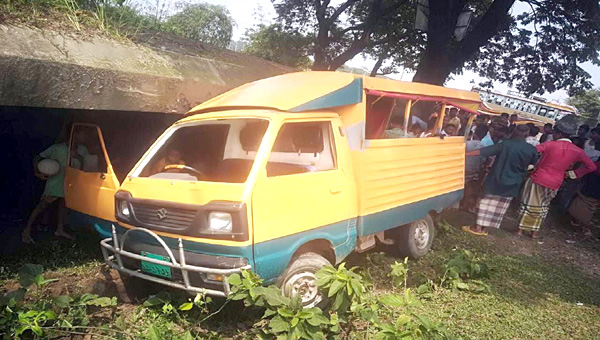 হরিপুরে ক্যারিকাব গাড়ির ধাক্কায় বৃদ্ধ নিহত
